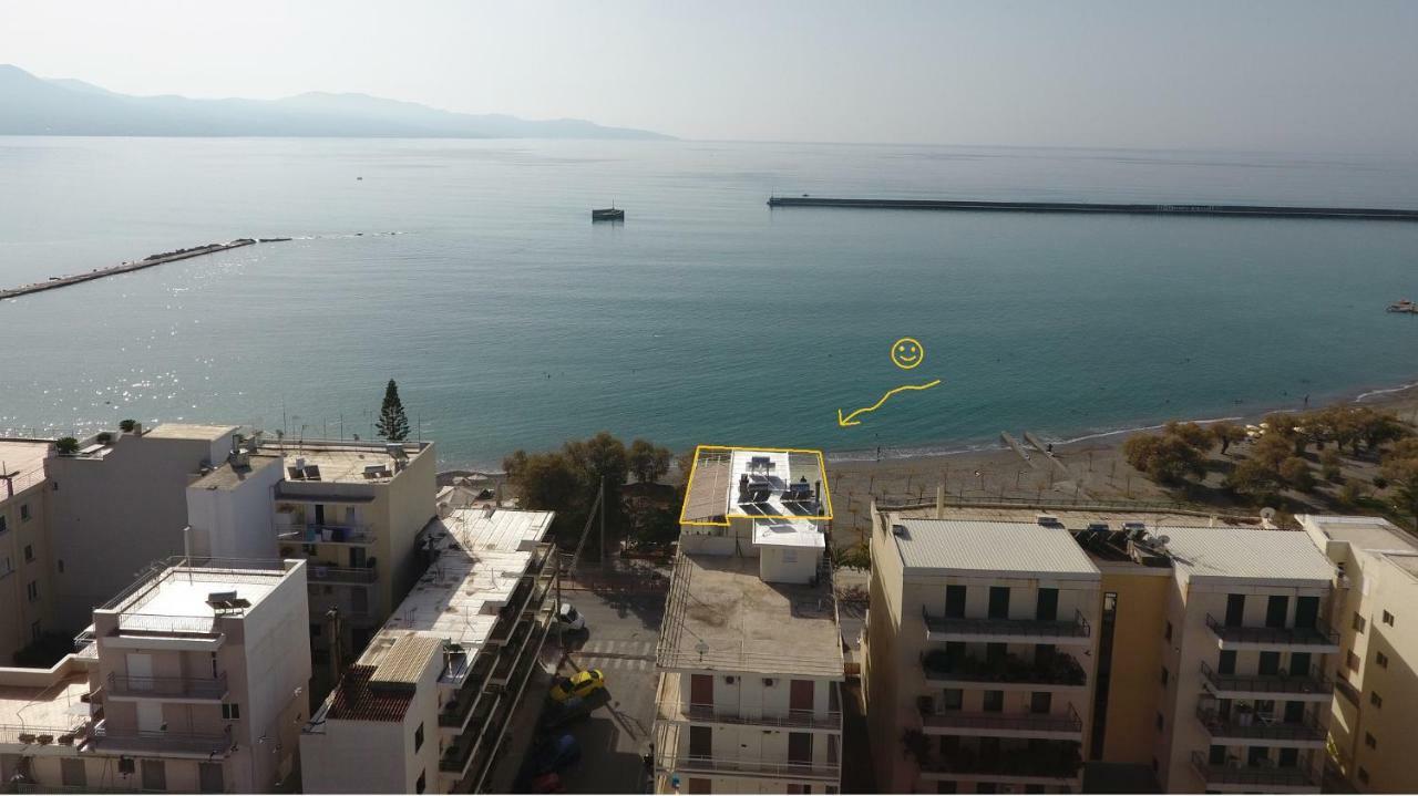 Seafront Penthouse Leo Apartamento Calamata Exterior foto