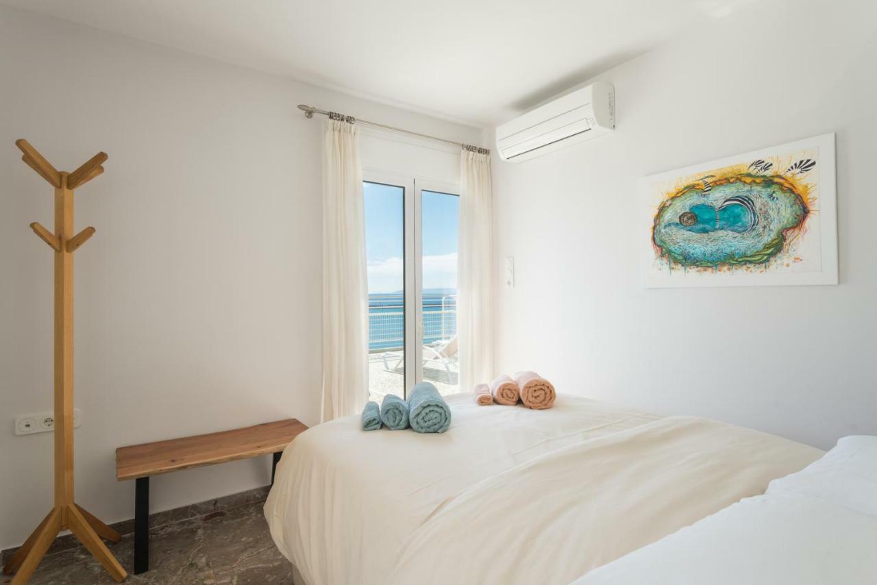 Seafront Penthouse Leo Apartamento Calamata Exterior foto